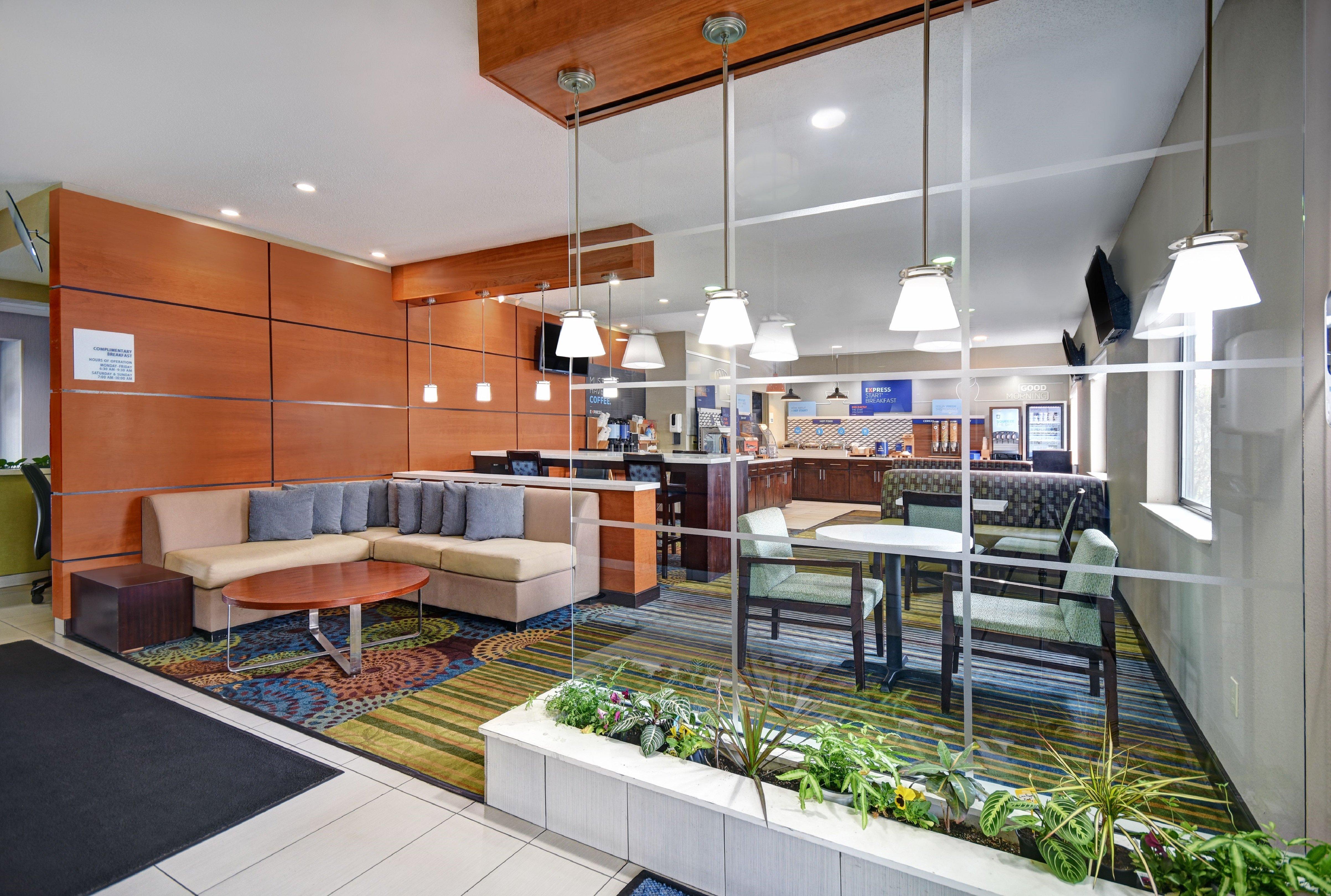 Holiday Inn Express Marshall, An Ihg Hotel Екстериор снимка
