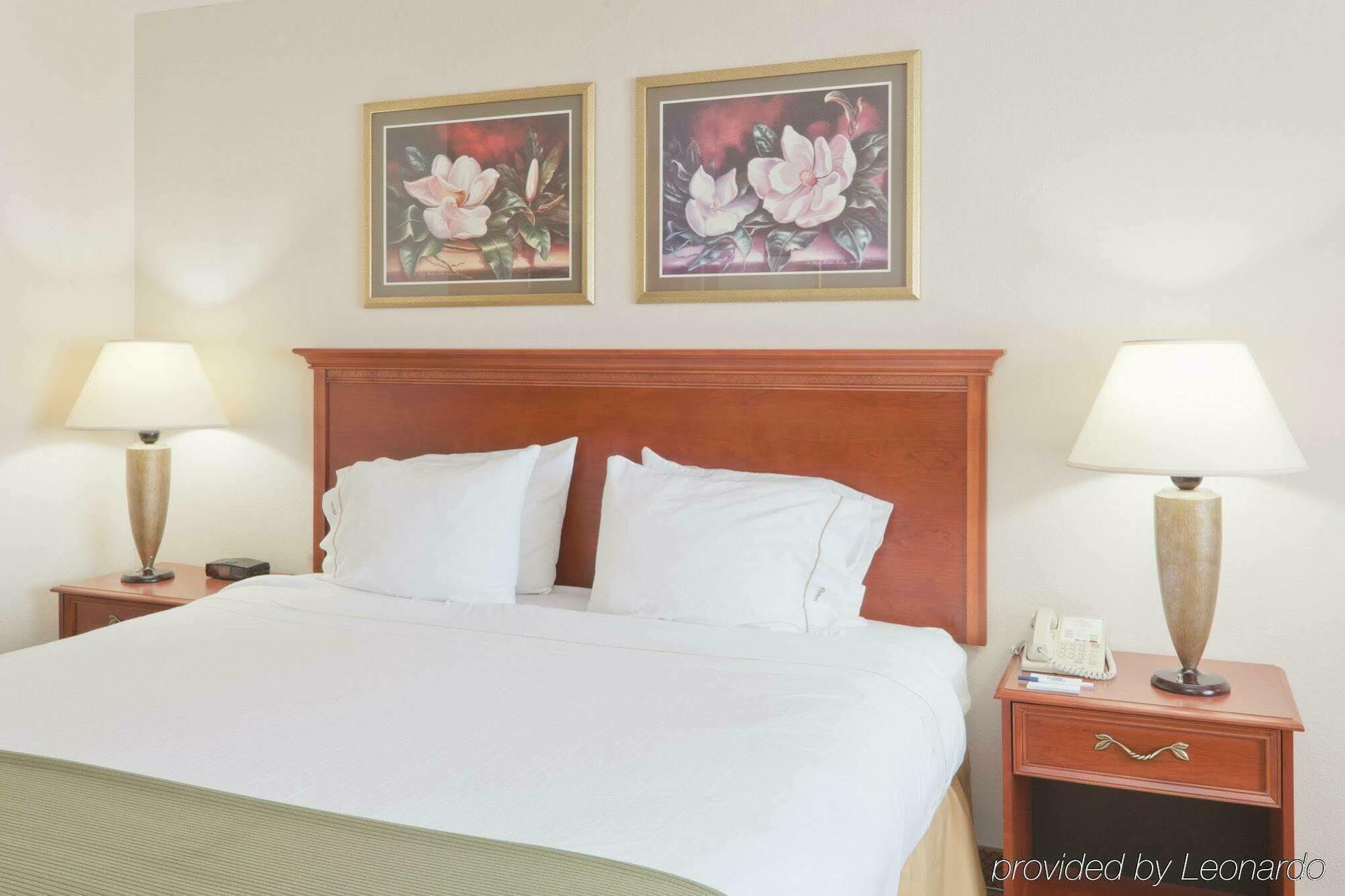 Holiday Inn Express Marshall, An Ihg Hotel Екстериор снимка