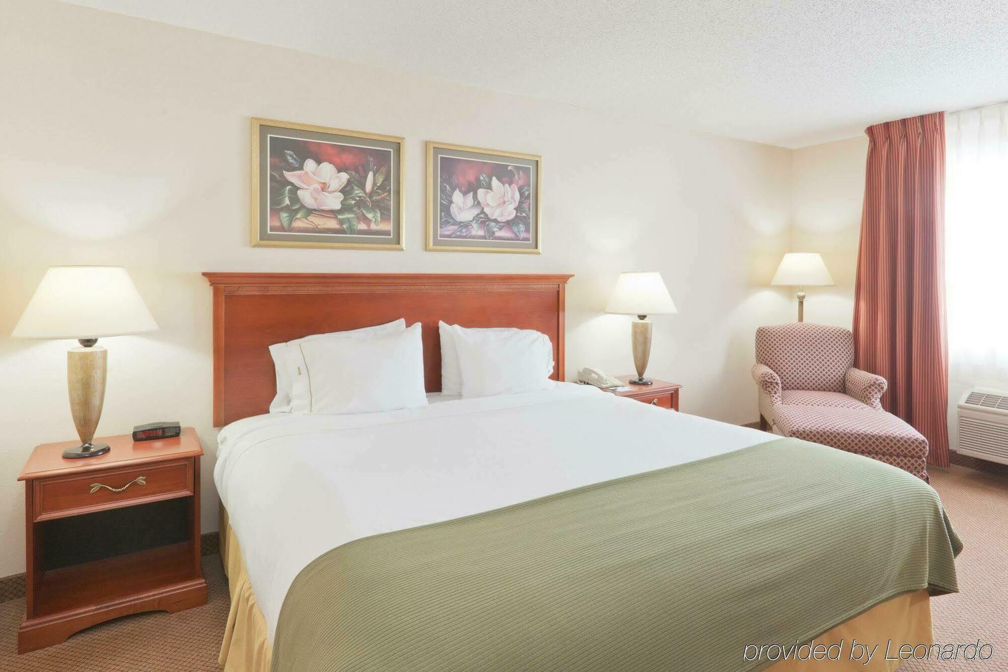 Holiday Inn Express Marshall, An Ihg Hotel Екстериор снимка