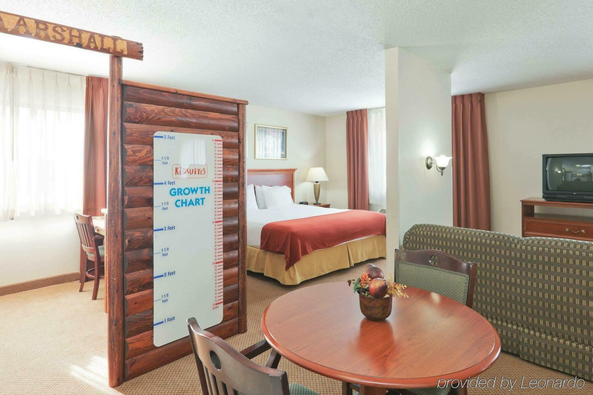 Holiday Inn Express Marshall, An Ihg Hotel Екстериор снимка